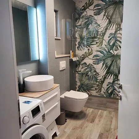 Apartman Mala Lalina Komin  Exterior photo